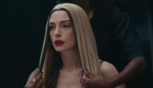 Νέο τρέιλερ για την ταινία «Mother Mary» με την Αν Χάθαγουεϊ στον ρόλο μιας ποπ σταρ