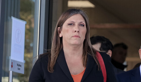 Δήλωσε αποχή η πρόεδρος του δικαστηρίου στη δίκη για τα βίντεο στα Τέμπη λόγω της συμπεριφοράς της Κωνσταντοπούλου: «Έχω δεχθεί πολλές προσβολές»