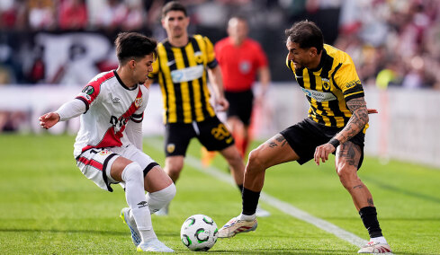 Ράγιο Βαγιεκάνο - ΑΕΚ 2-0 (Α' ημίχρονο): live ο πρώτος προημιτελικός του Conference League, δείτε το γκολ