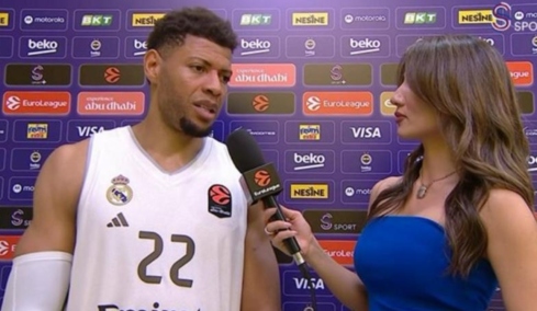 Ο ευρηματικός τρόπος της Τουρκάλας ρεπόρτερ Ντενίζ Ακσόι για να φτάσει στο ύψος τον Ταβάρες της Ρεάλ