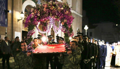 Δείτε live την περιφορά του Επιταφίου στο κέντρο της Αθήνας