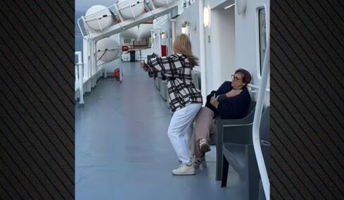 Ντορέττα Παπαδημητρίου: Ο ξέφρενος χορός της σε κατάστρωμα πλοίου και η αντίδραση της μητέρας της