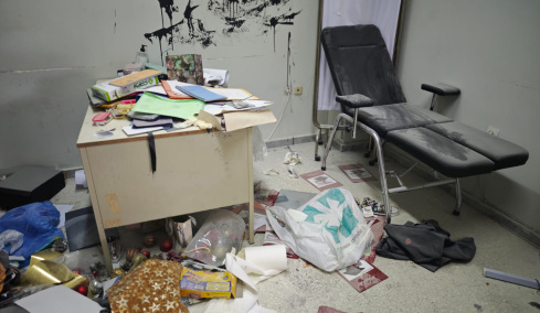 Στο αυτόφωρο μητέρα ανήλικου που συμμετείχε στον βανδαλισμό σχολείου στη Γλυφάδα
