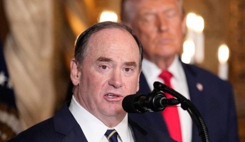 Αιφνιδιαστική αποχώρηση του υπουργού Ναυτικού των ΗΠΑ χωρίς εξηγήσεις 