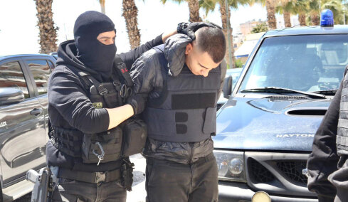 Ομολόγησε τη δολοφονία στον Άγιο Δημήτριο ο 20χρονος, πήρε προθεσμία για την Τρίτη - Τη Δευτέρα απολογούνται ο 18χρονος και οι δύο κοπέλες