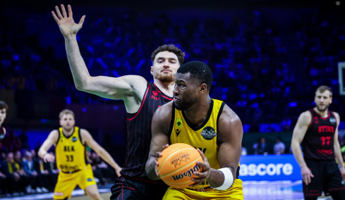 ΑΕΚ - Ρίτας 51-34 (Γ' περίοδος): Ελέγχει το ματς η Ένωση και πάει για το τρόπαιο, live ο τελικός του Basketball Champions League