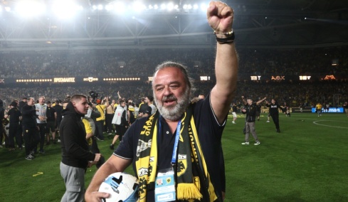 Στον Απέργη γιόρτασε ο Μάριος Ηλιόπουλος το πρωτάθλημα της ΑΕΚ, δείτε βίντεο 