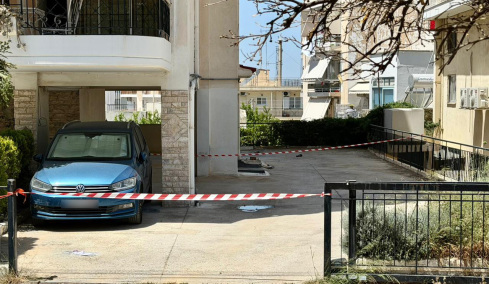 Ηλιόπουλη: Δύο 17χρονες έπεσαν μαζί από τον έκτο όροφο πολυκατοικίας, νεκρή η μία, μάχη για τη ζωή της δίνει η δεύτερη