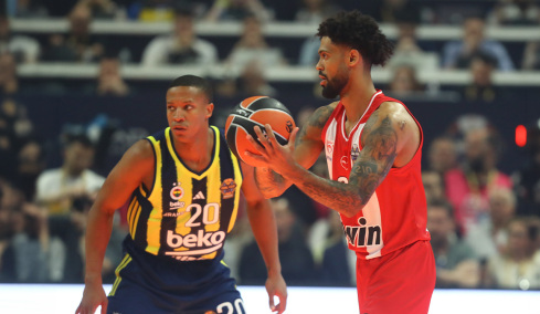 Ολυμπιακός - Φενέρ 28-12 (Β' περίοδος): Σταθερό ερυθρόλευκο προβάδισμα, live ο ημιτελικός του Final-4 