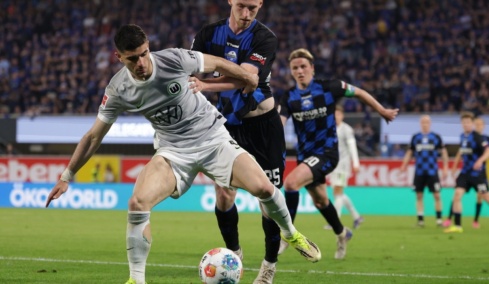 Bundesliga: Υποβιβάστηκε για πρώτη φορά η Βόλφσμπουργκ του Κουλιεράκη, στα «σαλόνια» η Πάντερμπορν  