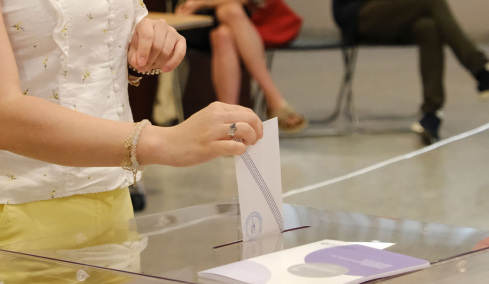 Δημοσκόπηση Opinion Poll: Στο 30,5% η ΝΔ με διαφορά 15 μονάδων από τον δεύτερο (πλέον) Τσίπρα, τρίτη η Καρυστιανού, έπεσε τέταρτο το ΠΑΣΟΚ κοντά σε μονοψήφιο

