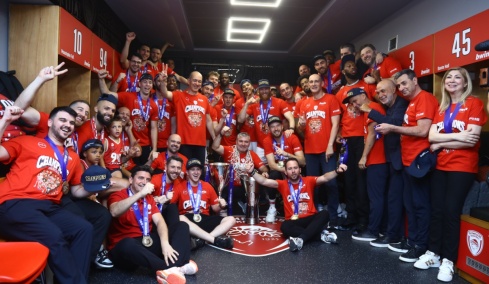 Αγγελόπουλοι στους παίκτες του Ολυμπιακού: «Είστε οι καλύτεροι σε Ελλάδα και Ευρώπη», δείτε βίντεο