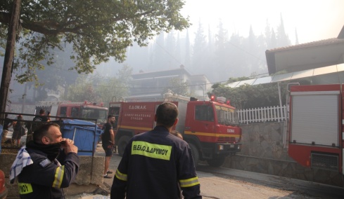 Δύο νεκροί και μία 40χρονη με εγκαύματα από τη φωτιά στο Ωραιόκαστρο, αγωνία για το 12χρονο παιδί που αγνοείται