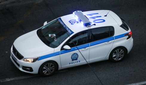 Θρίλερ στον Άγιο Δημήτριο: Νεκρός αστυνομικός μέσα σε υπηρεσιακό αυτοκίνητο