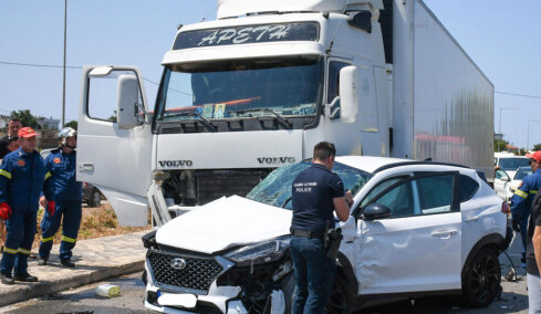 Τροχαίο στην Πρέβεζα: Το φορτηγό παρέσυρε τα αυτοκίνητα που ήταν σταματημένα στο φανάρι της υποθαλάσσιας σήραγγας, τι λέει Ιταλίδα τραυματίας