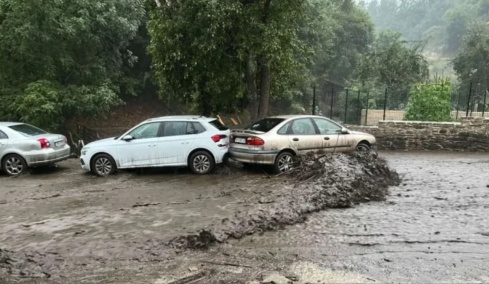Δύο γυναίκες νεκρές από πλημμύρα και κατολίσθηση στην Ισπανία, δείτε βίντεο 