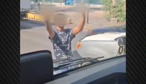 Ρομά μπλόκαραν λεωφορείο και προπηλάκισαν οδηγό στην Ακτή Μιαούλη: «Ήταν εκτός ορίων»