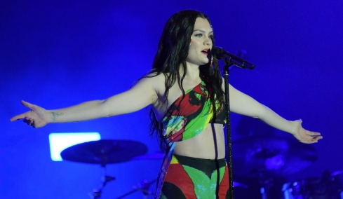 Jessie J: Θέλω να κάνω επιτέλους τη δεύτερη επέμβαση αποκατάστασης μετά τον καρκίνο, να θεραπευτώ και να επεξεργαστώ όσα έχω περάσει
