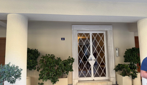 Υπόθεση Μαζωνάκη: «Δεν κρύβαμε το μηχάνημα στους ελέγχους, σβήναμε τα ραντεβού στο τέλος κάθε μέρας» λέει η γραμματέας του ιατρείου στο Κολωνάκι
