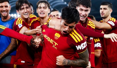 Serie A: Η Ρόμα νίκησε 2-0 την Τζένοα και ανέβηκε δεύτερη πίσω από την Ίντερ, ήττα-σοκ για τη Νάπολι, δείτε γκολ