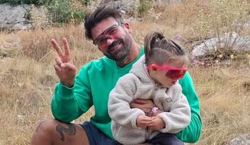 Η εξομολόγηση του Δημήτρη Αλεξάνδρου για τον γιο του: Δεν έχει σημασία πού βρίσκομαι ή τι κάνω, αρκεί να ξέρω ότι έχω εκείνον