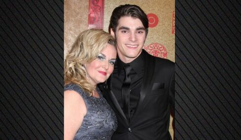 RJ Mitte: Είμαστε χαμένοι χωρίς εκείνον, γράφει η μητέρα του σε μια συγκινητική ανάρτηση