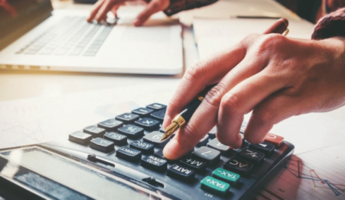 Καθαρά Δευτέρα: Πώς αμείβονται οι εργαζόμενοι
