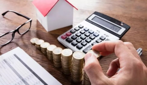 Με το βλέμμα στα επιτόκια η ΕΚΤ για την αντιμετώπιση των πληθωριστικών πιέσεων