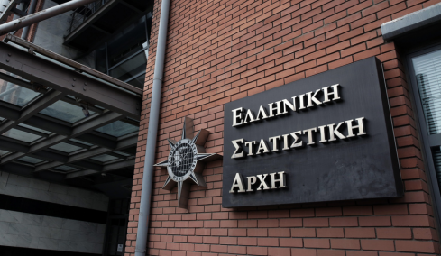 ΕΛΣΤΑΤ: Μειώθηκε ο τζίρος στην εστίαση το 2025, αυξήθηκε στα καταλύματα