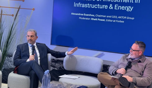 Εξάρχου από το Νταβός: Λάθος η σύγκριση του LNG με το ρωσικό αέριο