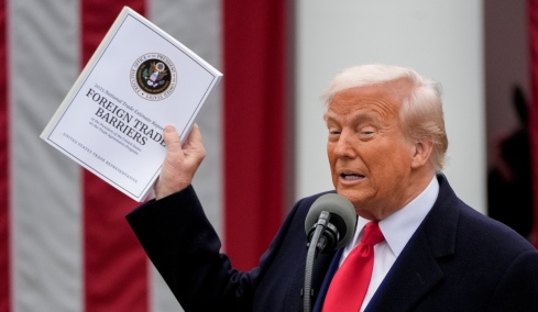 Η κυβέρνηση Τραμπ καταργεί μέρος των δασμών μετά την απόφαση του Ανωτάτου Δικαστηρίου 