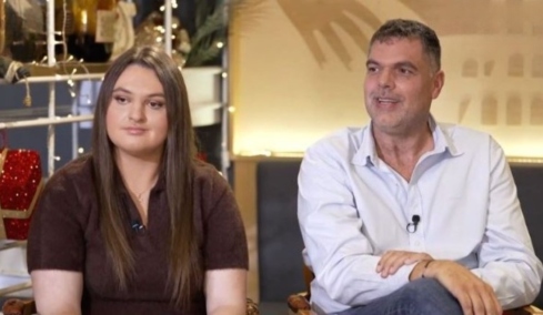 «Έμαθα ότι έχω αυτισμό στα 14 και ένιωσα σαν να ελευθερώθηκα»: Η Άρια Παπανικολάου μιλά για την απομόνωση, τον πόνο και την ανάγκη αποδοχής