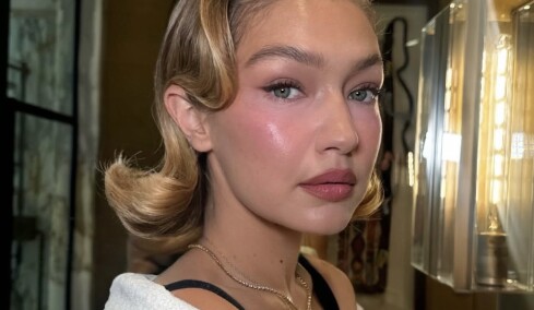 Το «Blush Stacking» είναι το μυστικό των celebrities για ρουζ που διαρκεί