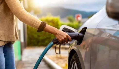 Το εκκωφαντικό φάουλ του Υπουργείου Μεταφορών: Χρηματοδότηση ή κατάρρευση της εμπιστοσύνης;