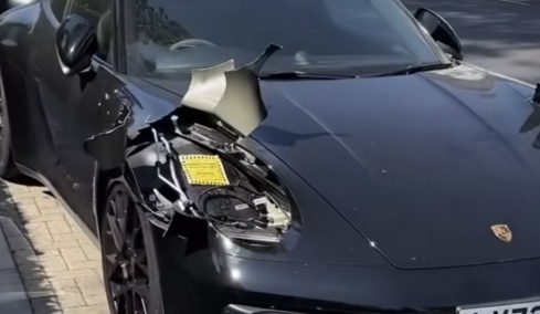 Video: Κλέβουν τα φώτα κάνοντας τεράστια  ζημιά στα αυτοκίνητα