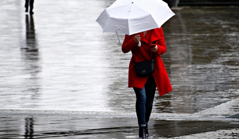 Η μοιρολατρία του Έλληνα και οι… πλούσιες πλημμύρες