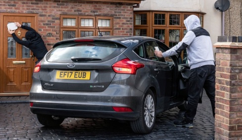 Με αυτό το κινητό ξεκλείδωνουν εύκολα αυτοκίνητα