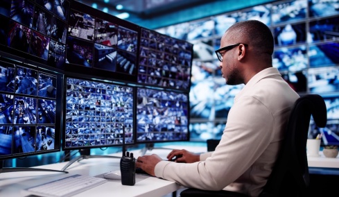 «Σας τα παρακολουθούμε όλα…»