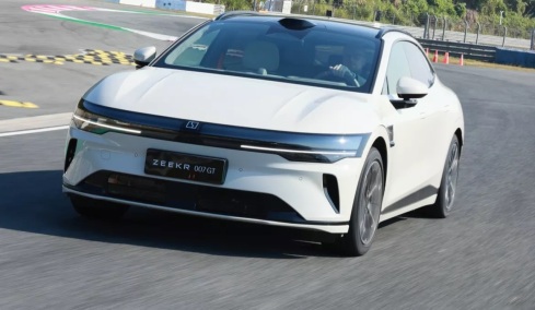 Oδηγούμε το νέο Zeekr 007GT στην Κίνα