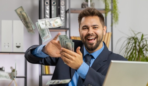 Ποια εταιρεία θα δώσει πριμ μαμούθ;