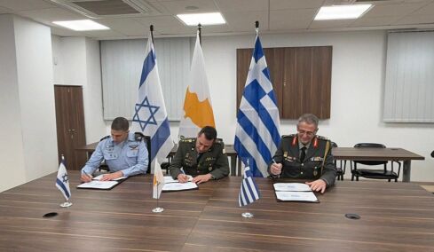 Ελλάδα, Κύπρος και Ισραήλ υπέγραψαν τριμερές σχέδιο στρατιωτικής συνεργασίας για το 2026
