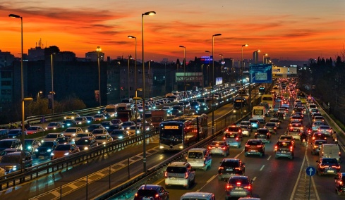 Προσοχή σε αυτή την κόκκινη γραμμή που μπαίνει στους δρόμους