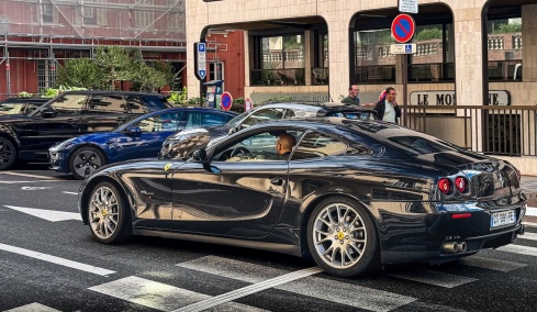 Βγάλανε σε πλειστηριασμό την Ferrari του και έρχονται και άλλα