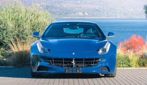 Στο σφυρί η… ασυνήθιστη, προεδρική Ferrari FF