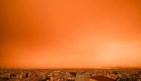 Ερχεται κύμα αφρικανικής σκόνης: Τι πρέπει να προσέξουν οι ιδιοκτήτες αυτοκινήτων και τι να κάνουν