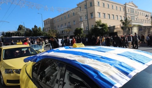 Ποιος εκπροσωπεί πραγματικά τους οδηγούς ταξί; Οι μάντρες ή η κοινωνία;