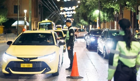 Video: Μεθυσμένη πήρε σβάρνα 11 αυτοκίνητα στον Άλιμο