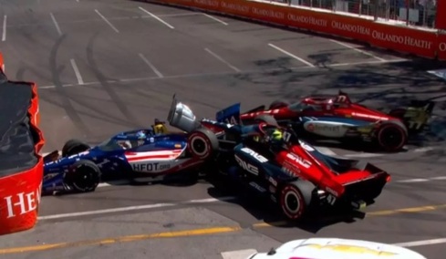 Σουμάχερ: Ντεμπούτο με σύγκρουση στα IndyCar (video)