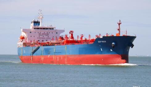 Σε ποιον ανήκει το ελληνόκτητο δεξαμενόπλοιο που χτυπήθηκε στον Περσικό