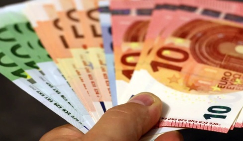 Προσλαμβάνουν με μισθό 4.000 ευρώ το μήνα